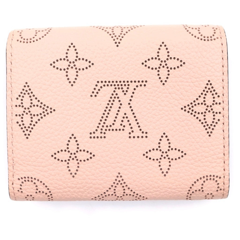 LOUIS VUITTON(ルイヴィトン) モノグラムマヒナ ポルトフォイユイリスXS コンパクトウォレット マグノリア 三つ折り財布 ピンク レザー M67499 レディース