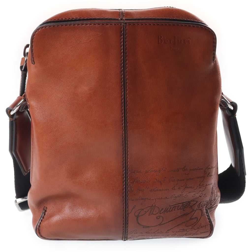 Berluti(ベルルッティ) モノリスPM スクリット カリグラフィ ショルダーバッグ ボディバッグ ブラウン レザー シルバー金具