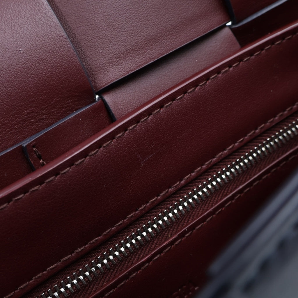 BOTTEGA VENETA(ボッテガヴェネタ) カセット マキシイントレチャート レザー ショルダーバッグ ネイビー 739351 レディース
