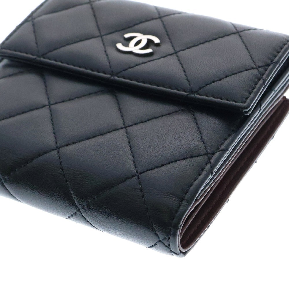 CHANEL(シャネル) マトラッセ 二つ折り財布 黒 ラムスキン シルバー金具 コンパクトウォレットA48490