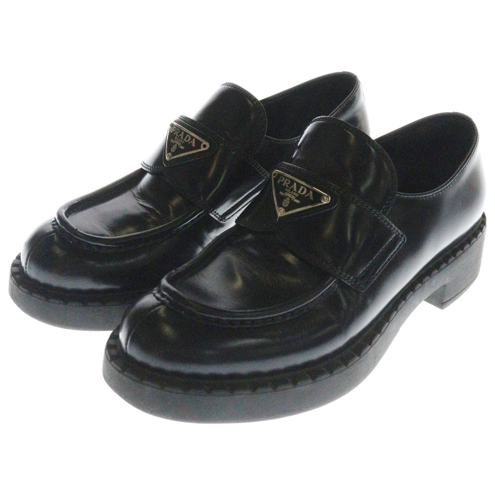 PRADA(プラダ) チョコレート トライアングルロゴプレート ブラッシュドレザー ヒール シューズ ローファー ブラック レディース 1D264M