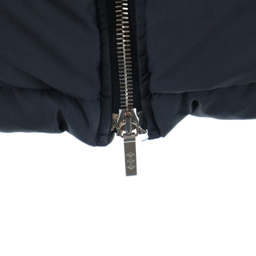 TATRAS(タトラス) ワッペンロゴ フーデッド ジップアップ ダウンジャケット ブラック MTA-439-12TE