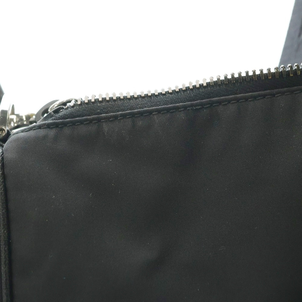 PRADA(プラダ) RE-NYLON リナイロン トライアングルロゴプレート サフィアーノレザー ショルダーバッグ シルバー金具 ブラック 2VH113