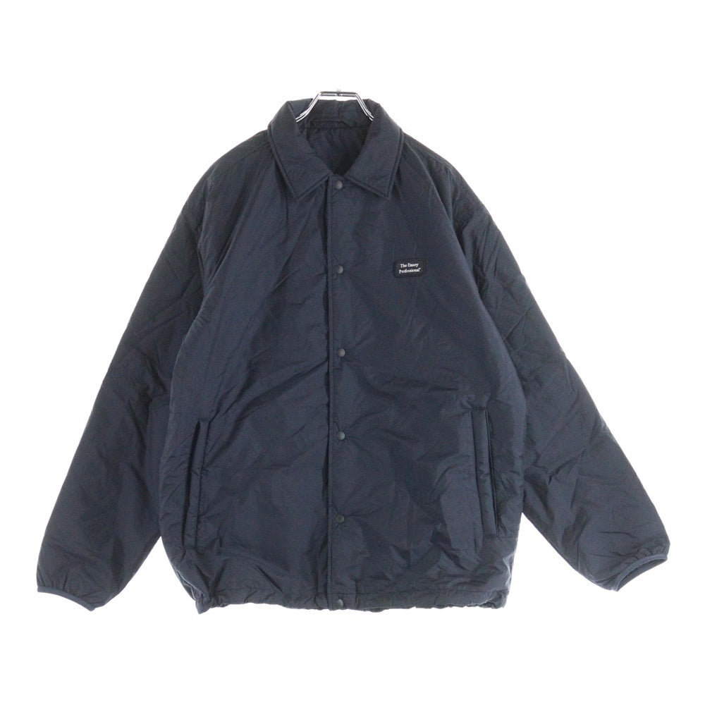 The Ennoy Professional(エンノイプロフェッショナル) 25AW Padded Nylon Coach Jacket パデット ナイロン ワッペンロゴ 中綿 スナップボタン コーチジャケット ネイビー AW25BRENJK04LP
