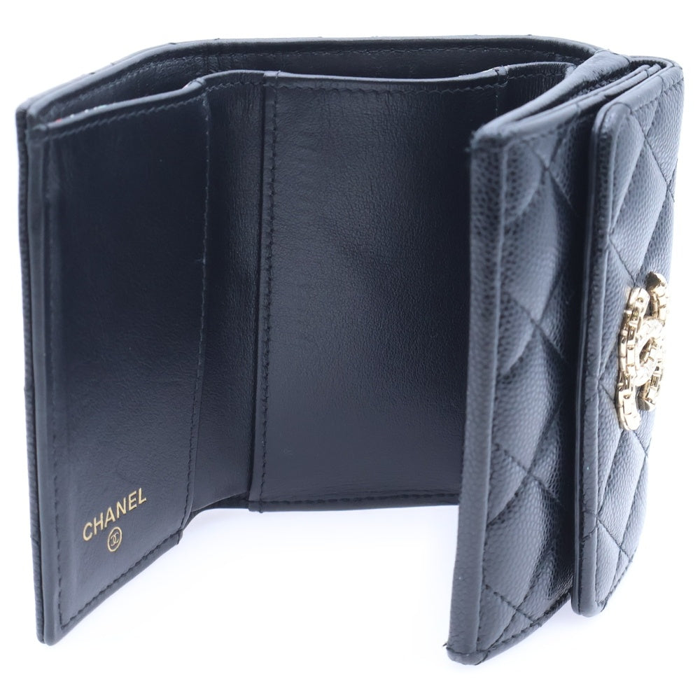 CHANEL(シャネル) マトラッセ 三つ折り財布 ブラック キャビアスキン ゴールド金具
