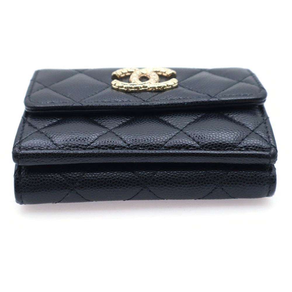 CHANEL(シャネル) マトラッセ 三つ折り財布 ブラック キャビアスキン ゴールド金具