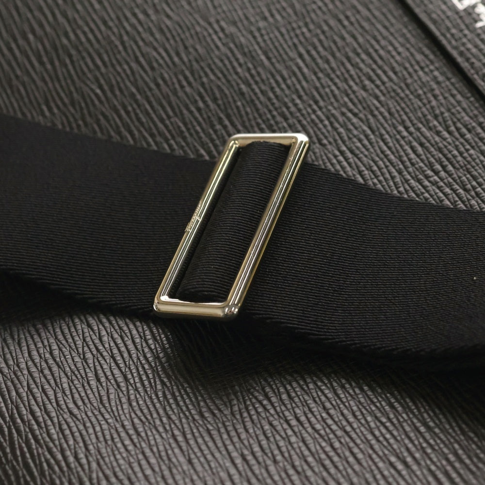 Salvatore Ferragamo(サルヴァトーレ フェラガモ) メッセンジャーバッグ ブラック レザー シルバー金具