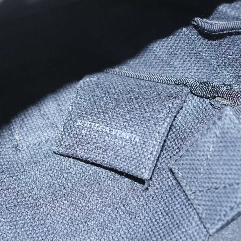 BOTTEGA VENETA(ボッテガヴェネタ) イントレチャート ボディバッグ ウエストバッグ ショルダーバッグ ブラック レザー シルバー金具 レディース