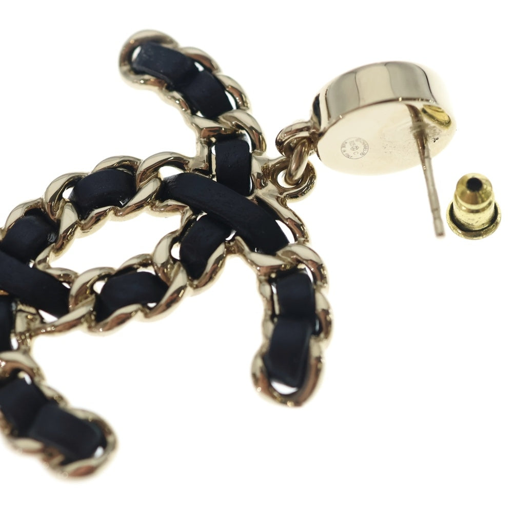 CHANEL(シャネル) ピアス チェーンココマーク ブラック×ゴールド プレート B25C レディース