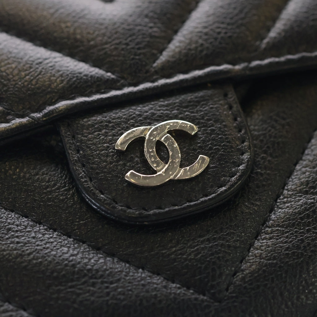 CHANEL(シャネル) シェブロン コンパクトウォレット 三つ折り財布 カードケース ブラック×ボルドー ラムスキン シルバー金具 レディース