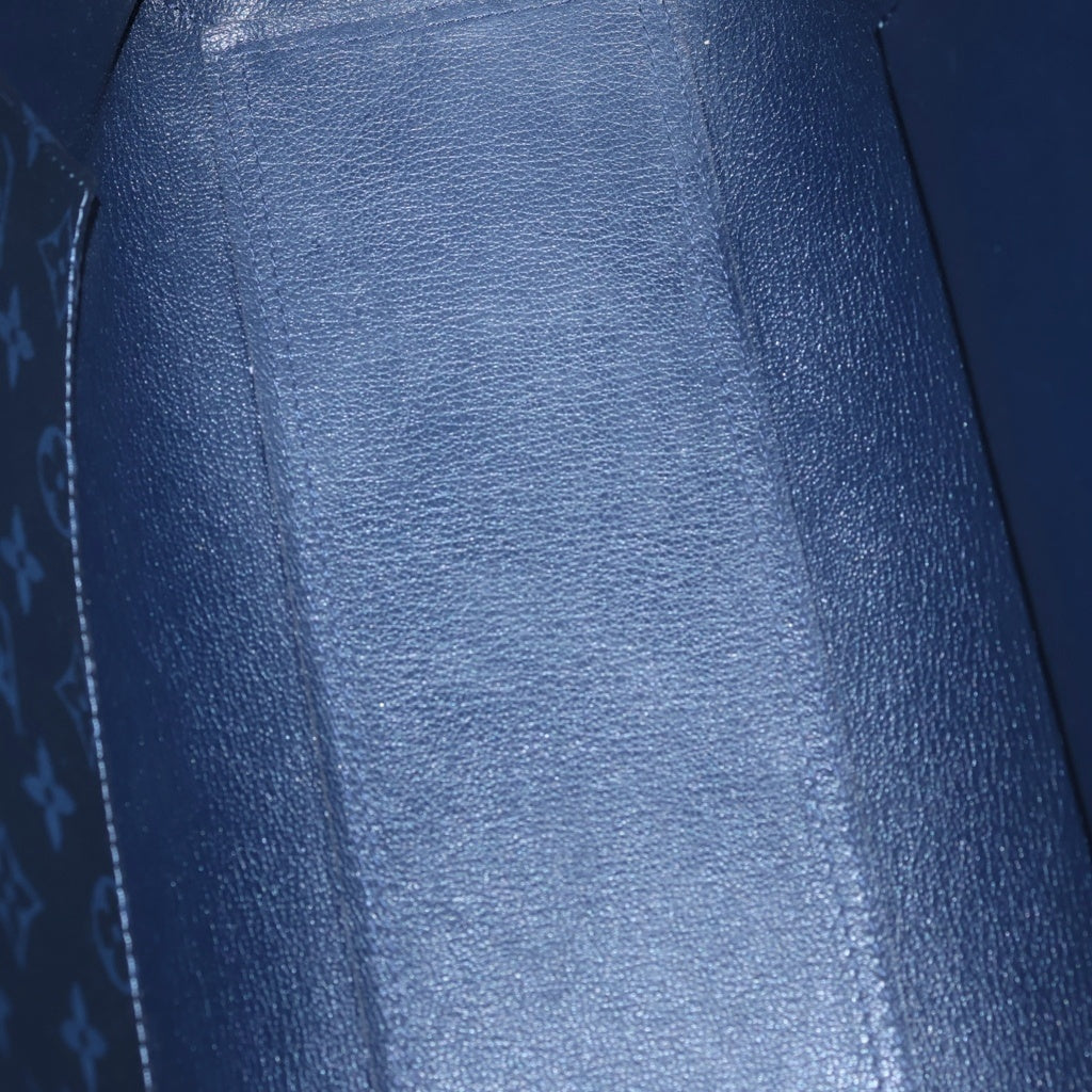 LOUIS VUITTON(ルイヴィトン) カバ・ヴォワヤージュ トートバッグ トリヨン レザー ネイビー M53240