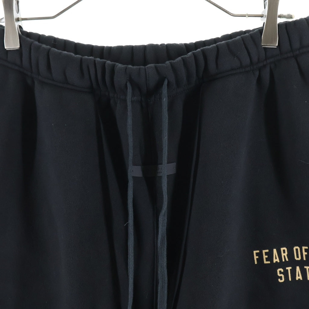 FEAR OF GOD ESSENTIALS(フィアオブゴッド エッセンシャルズ) ロゴプリント ドローストリング スウェットパンツ ブラック