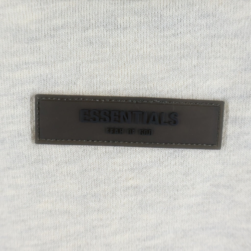 FEAR OF GOD ESSENTIALS(フィアオブゴッド エッセンシャルズ) フェルトロゴ ロングスリーブ 長袖ポロシャツ グレー
