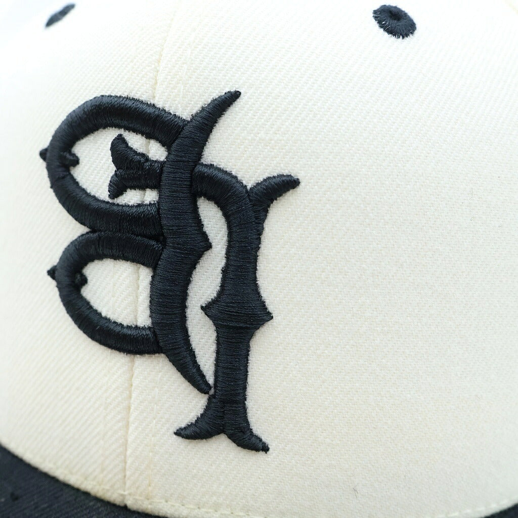 KILLL THE HYPE(キル ザ ハイプ) LB THE STAPLE UPSIDE DOWN LOGO CAP アップサイドダウンロゴ スナップバックキャップ ホワイト/ブラック