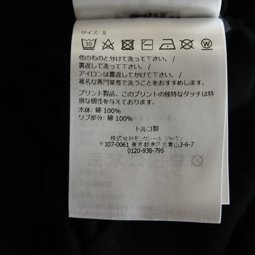 MONCLER(モンクレール) MAGLIA A MANICHE CORTE TEE マリアマニケコルケ ロゴプリント半袖Tシャツ カットソー ブラック レディース J20938C00016 829HP