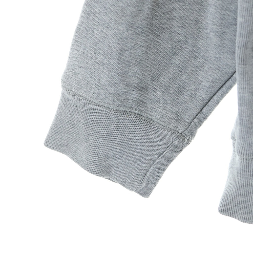 STUSSY(ステューシー) フロントロゴ刺繍スウェット クルーネックトレーナー グレー