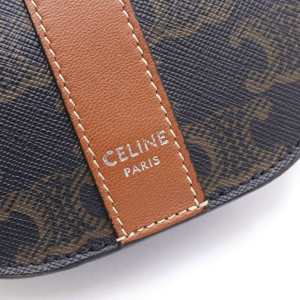 CELINE(セリーヌ) トリオンフ キャンバス ショルダーフォンケース ブラウン 10H742DCH.04LU 10H742DCH.04LU
