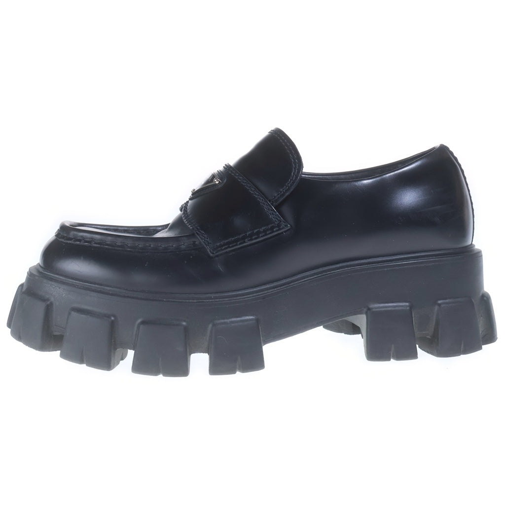 PRADA(プラダ) モノリス ブラッシュドレザー トライアングルロゴ ローファー ローカットシューズ ブラック 2DE129
