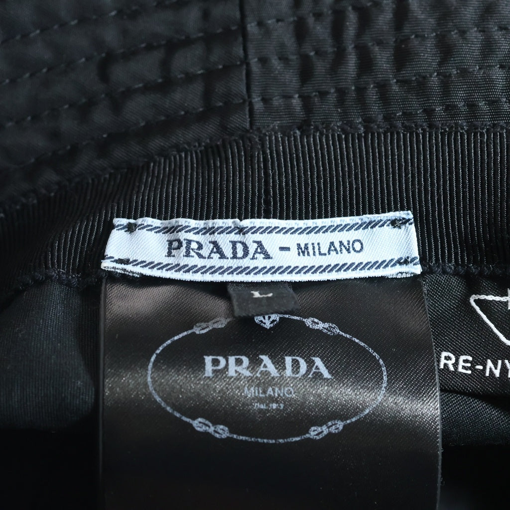 PRADA(プラダ) Re-Nylon トライアングルロゴ バケットハット 帽子 ブラック 1HC137