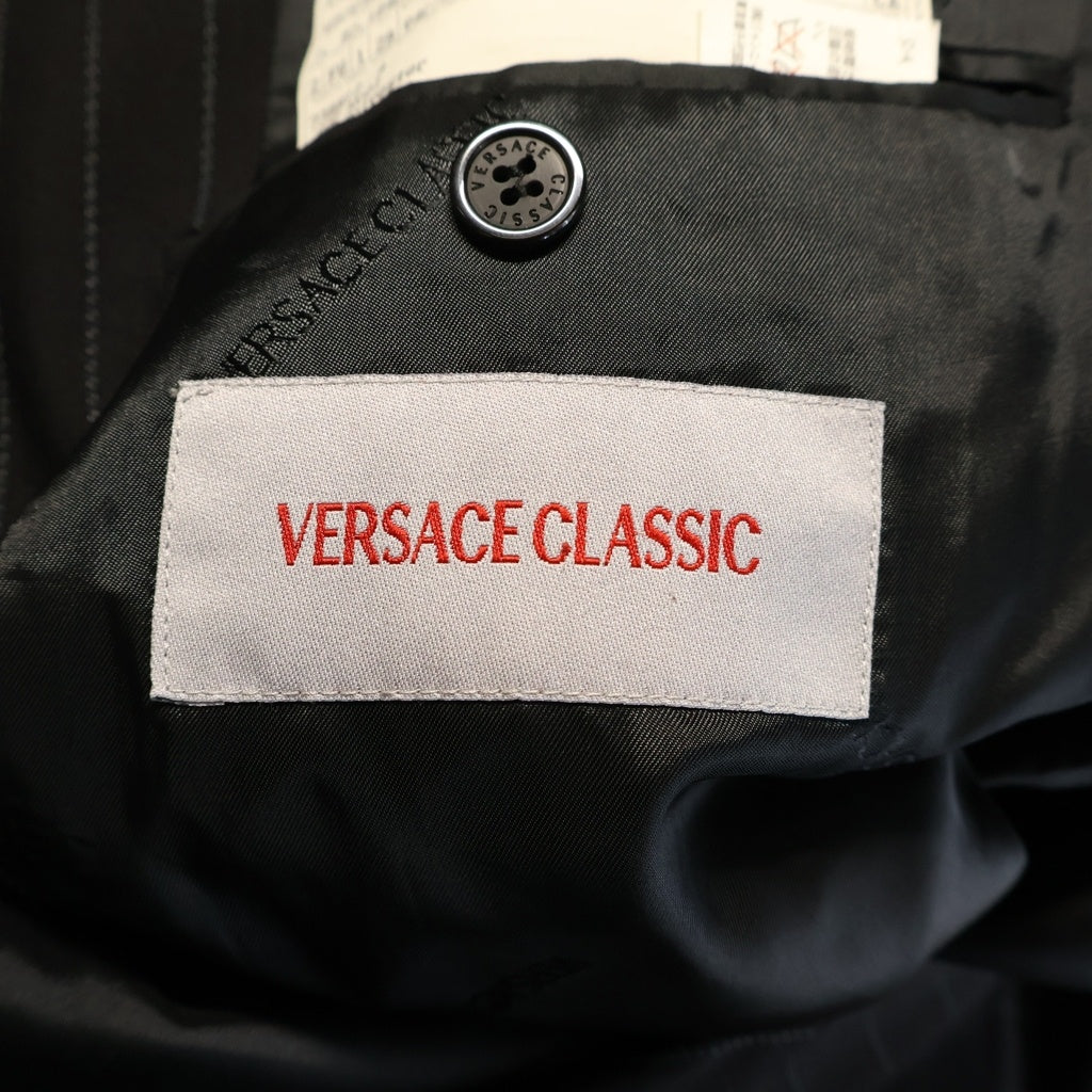 VERSACE(ヴェルサーチ) CLASSIC ピンストライプ セットアップスーツ テーラードジャケット 裏ロゴ総柄 グレー 29S3K3