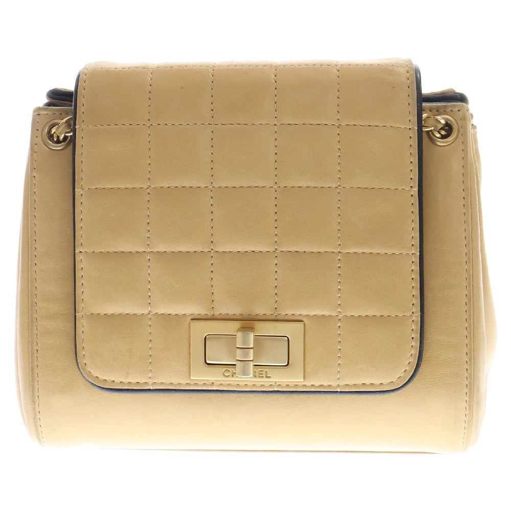 CHANEL(シャネル) 2.55 チョコバー チェーンショルダーバッグ ベージュ ラムスキン ゴールド金具 斜め掛けバッグ