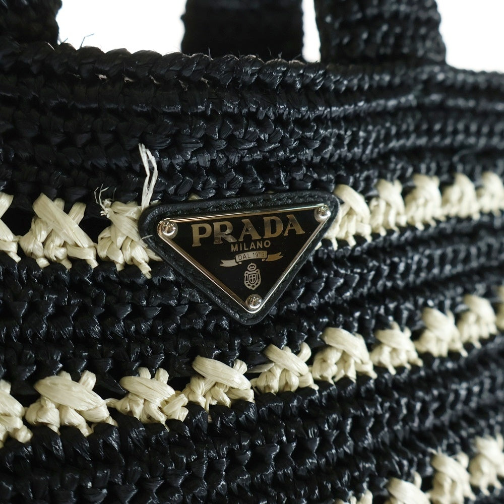 PRADA(プラダ) カナパ ラフィア トライアングルロゴプレート カゴ ハンド トートバッグ シルバー金具 ブラック/ホワイト
