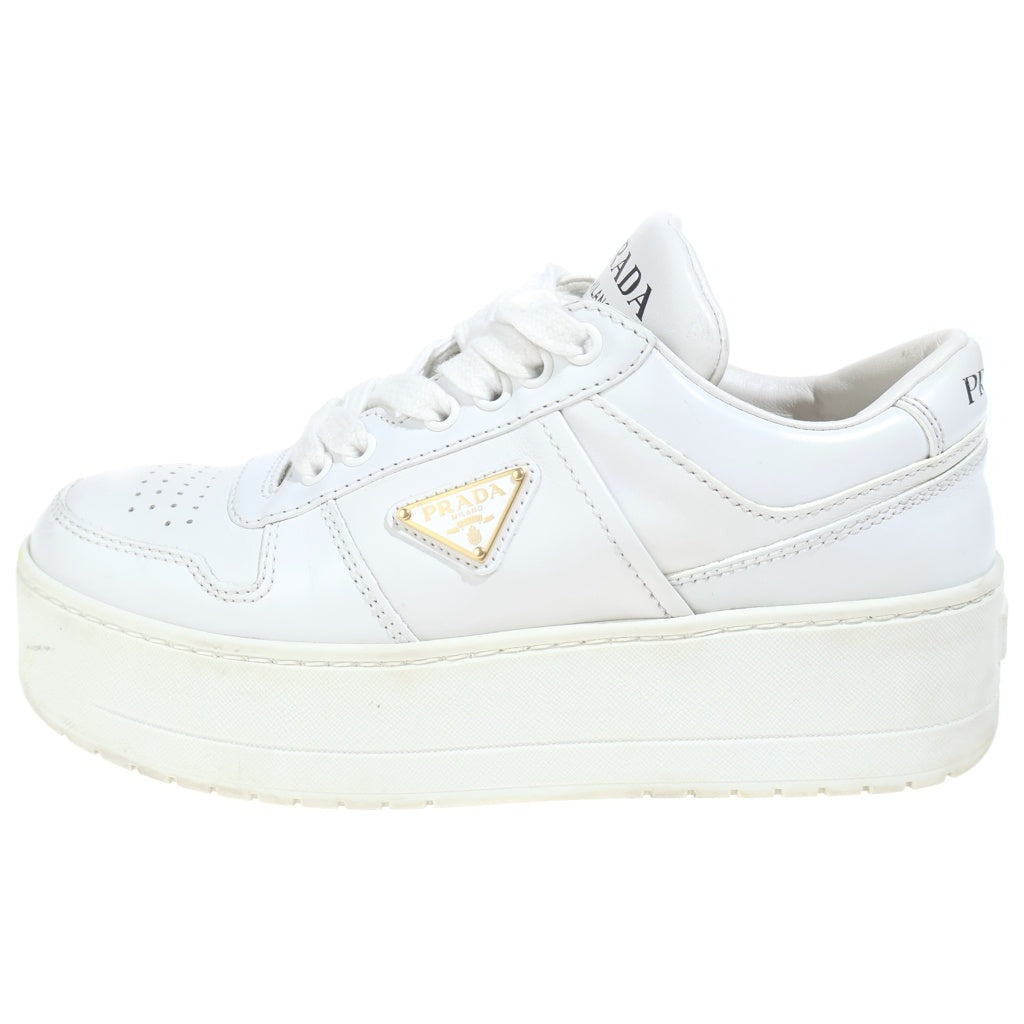 PRADA(プラダ) ダウンタウン ボールド トライアングルロゴプレート レザー レースアップ 厚底 ローカットシューズ スニーカー ホワイト レディース 1E792M