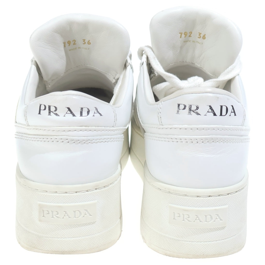 PRADA(プラダ) ダウンタウン ボールド トライアングルロゴプレート レザー レースアップ 厚底 ローカットシューズ スニーカー ホワイト レディース 1E792M
