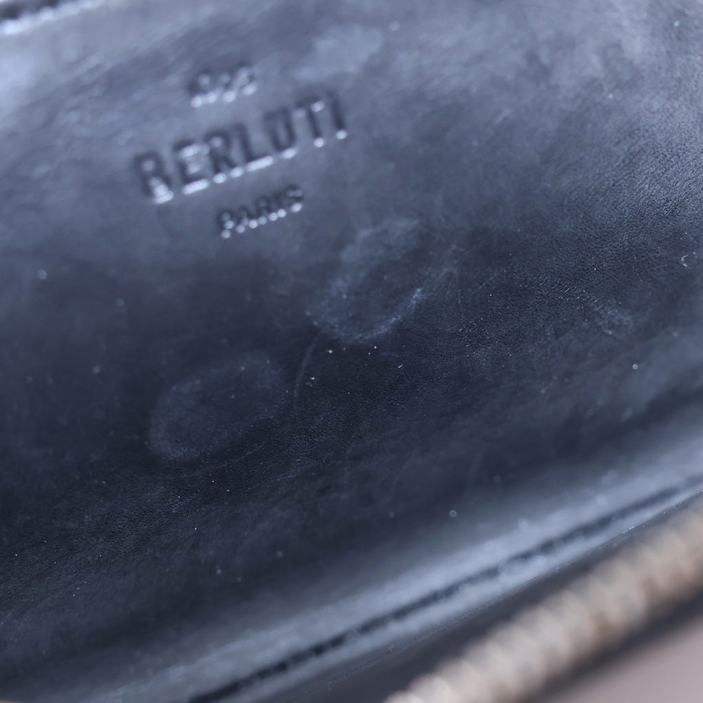 Berluti(ベルルッティ) カリグラフィ コアロジック スクリット レザー ジッピーウォレット コインケース カードケース 名刺入れ 小銭入れ ブラウン