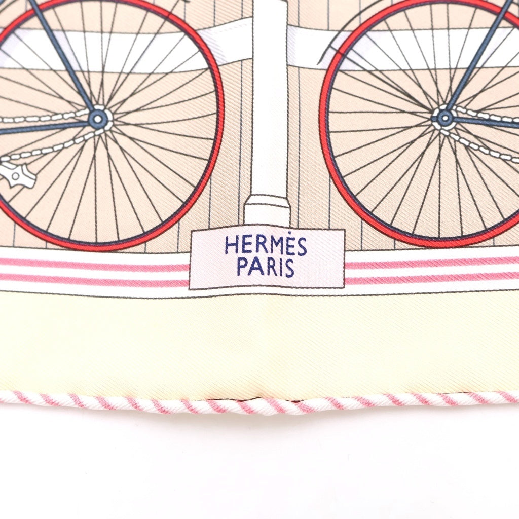 HERMES(エルメス) プチカレ LES BECANES シルクスカーフ アイボリー レディース