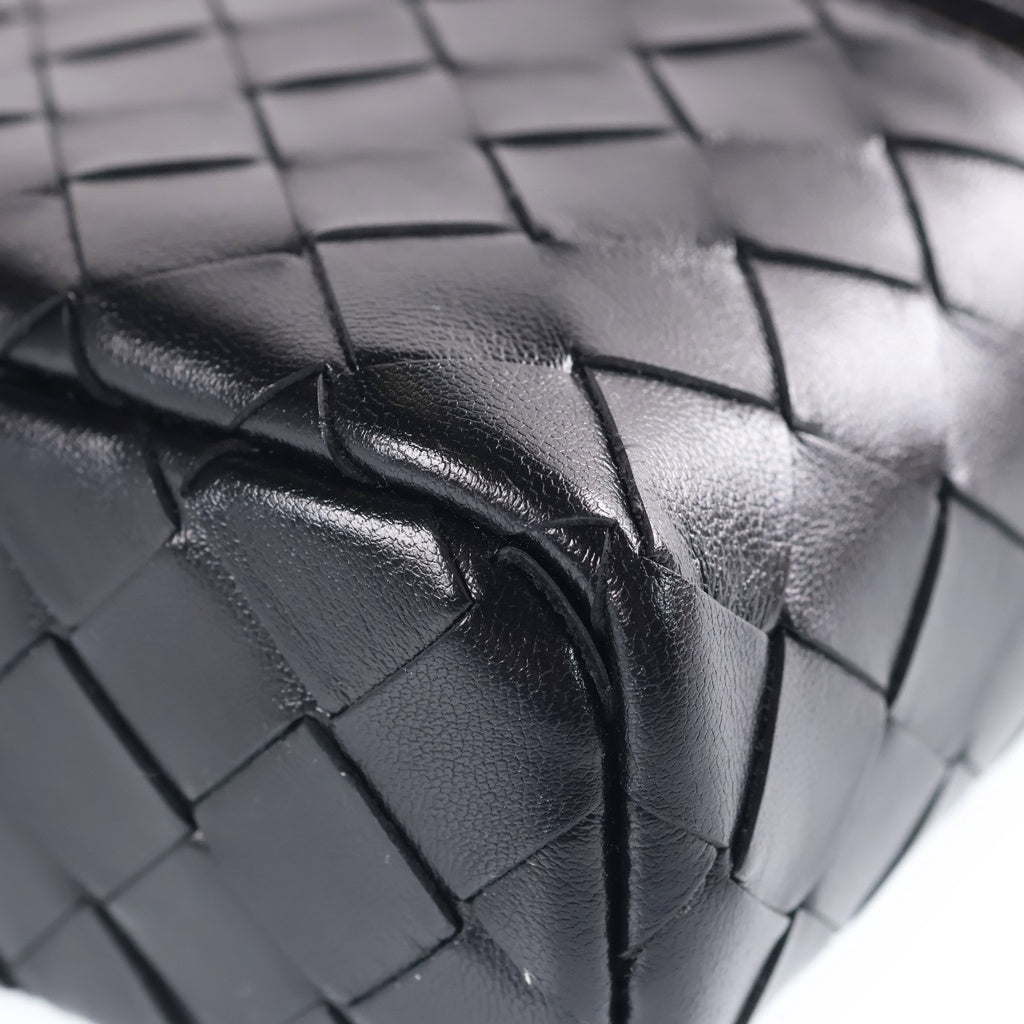 BOTTEGA VENETA(ボッテガヴェネタ) イントレチャート バン バニティーバッグ ショルダーバッグ ブラック レザー 789109 ゴールド金具 レディース