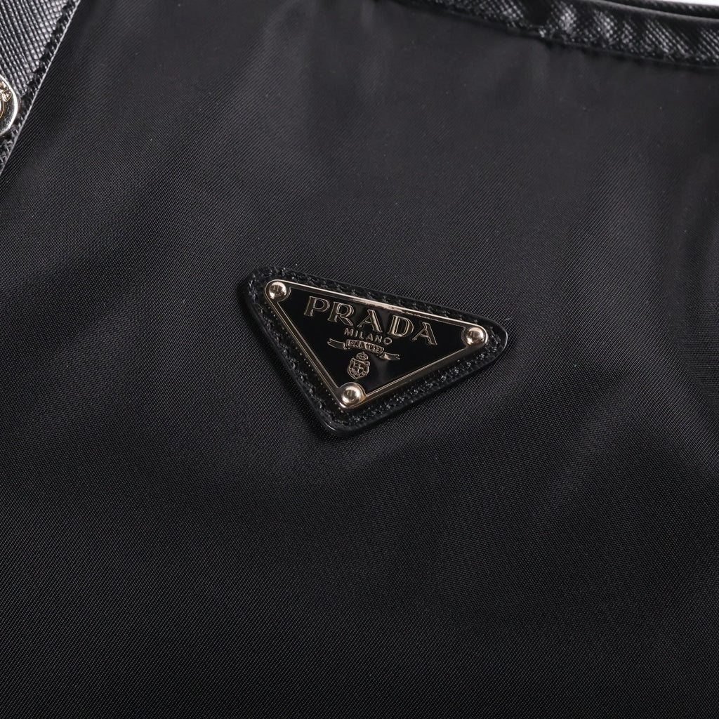 PRADA(プラダ) スカル トートバッグ ハンドバッグ ブラック レザー×ナイロン VA832T シルバー金具 レディース