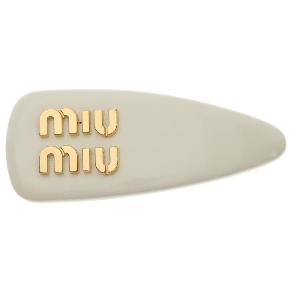 miumiu(ミュウミュウ) パテントレザー ロゴ ヘアクリップ バレッタ ゴールド金具 ホワイト レディース