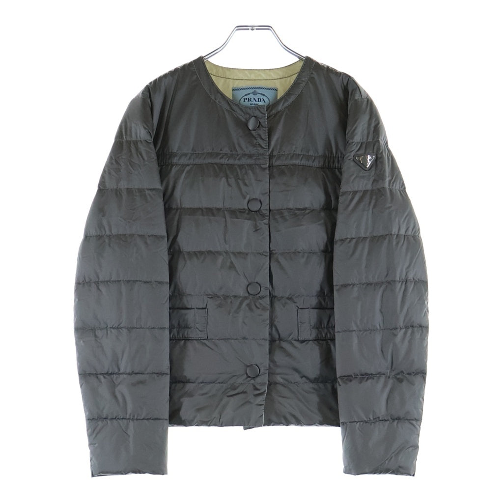 PRADA(プラダ) トライアングルロゴ ノーカラー インナーナイロンダウンジャケット グレー 29B831 R152 1DAB レディース