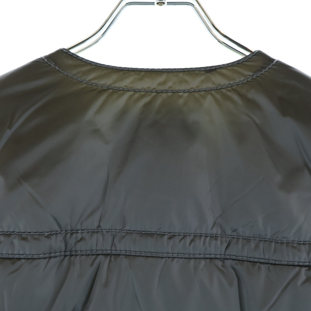 PRADA(プラダ) トライアングルロゴ ノーカラー インナーナイロンダウンジャケット グレー 29B831 R152 1DAB レディース