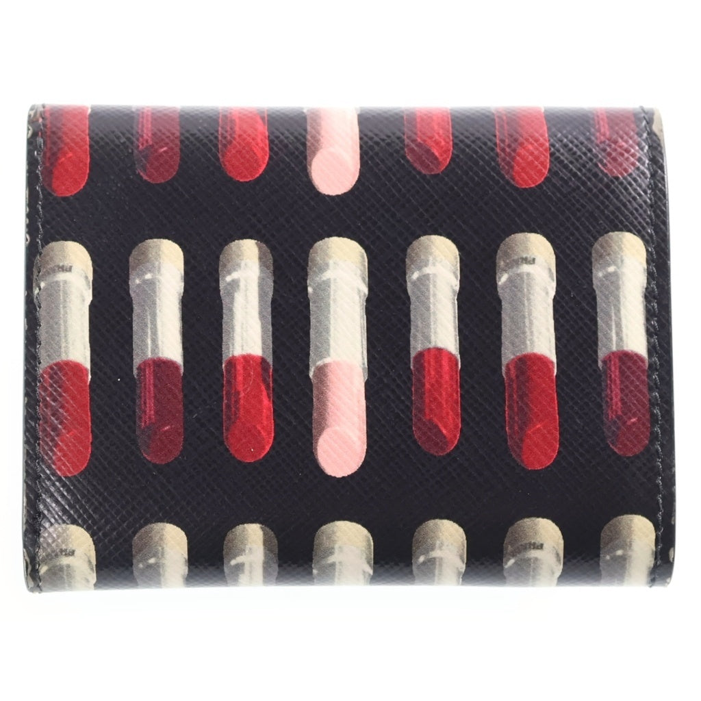 PRADA(プラダ) サフィアーノ リップスティック柄 コンパクトウォレット 三つ折り財布 コインケース ブラック レザー 1MH021 ゴールド金具 レディース