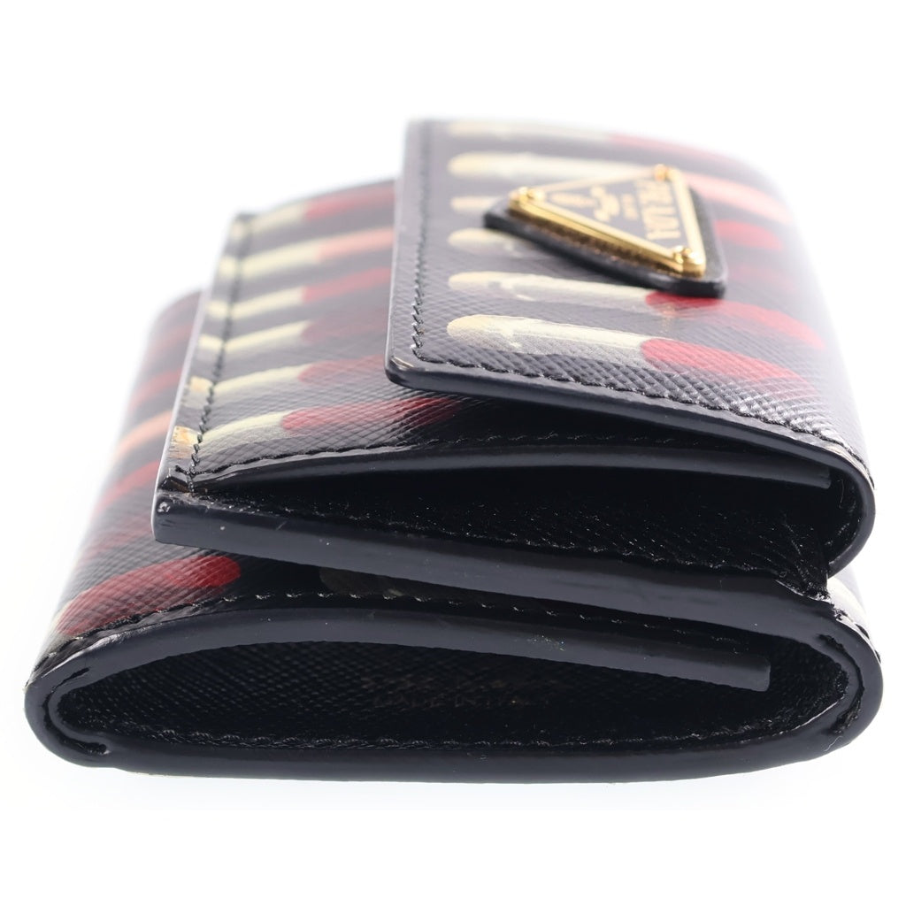 PRADA(プラダ) サフィアーノ リップスティック柄 コンパクトウォレット 三つ折り財布 コインケース ブラック レザー 1MH021 ゴールド金具 レディース