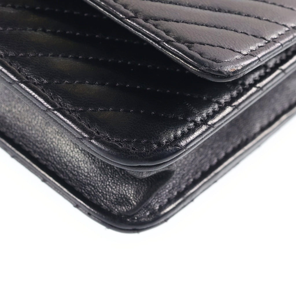 CHANEL(シャネル) シェブロン マトラッセ チェーンウォレット ショルダーバッグ ソーブラック ラムスキン ブラック金具 シール有 20番台 A33814 レディース