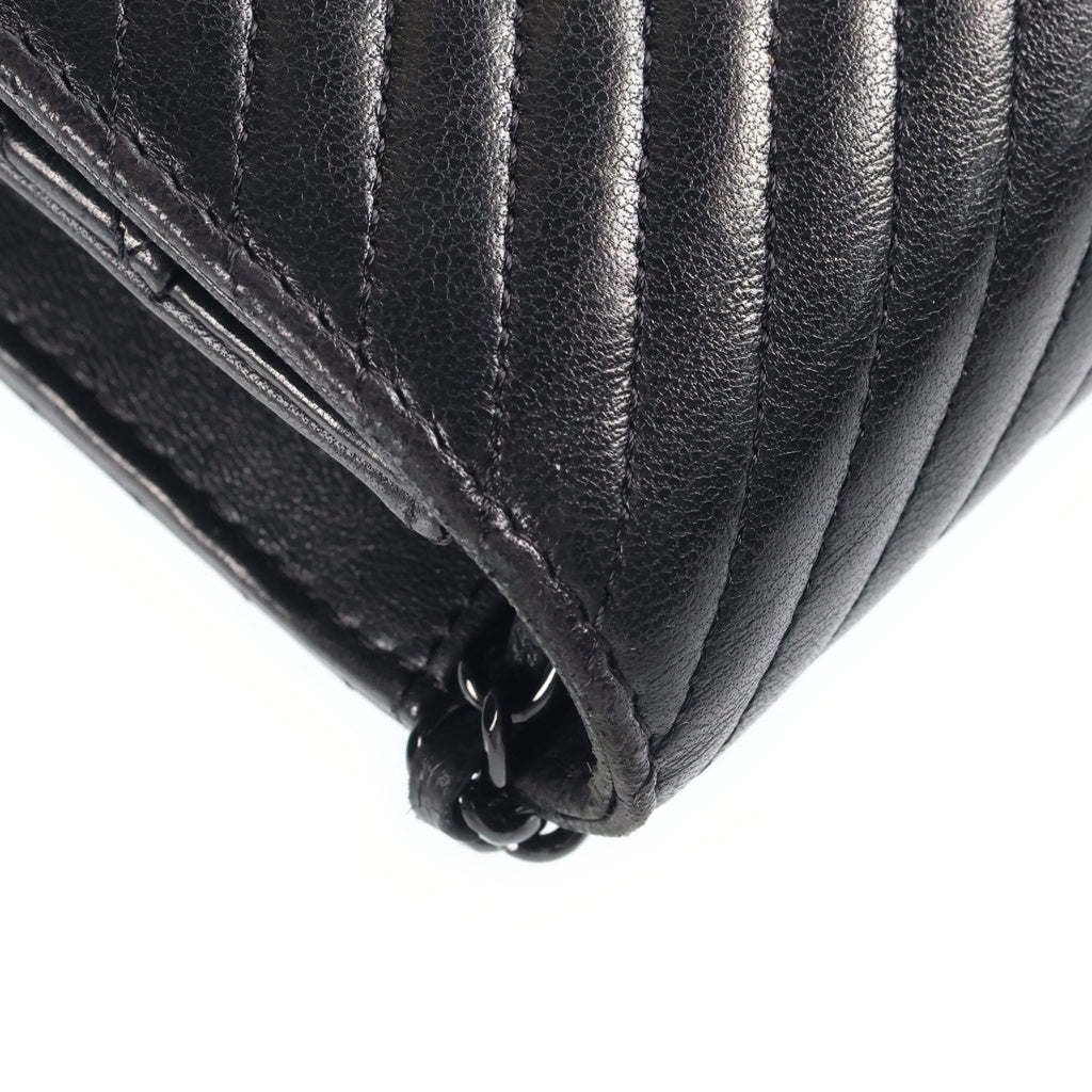 CHANEL(シャネル) シェブロン マトラッセ チェーンウォレット ショルダーバッグ ソーブラック ラムスキン ブラック金具 シール有 20番台 A33814 レディース