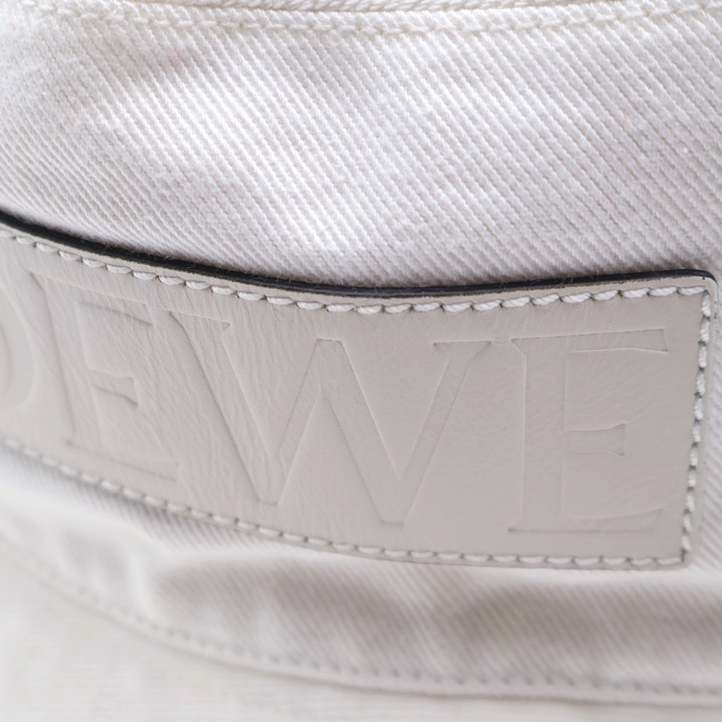 LOEWE(ロエベ) フィッシャーマン レザーロゴパッチ カットオフ デニム バケットハット 帽子 ホワイト K820HF1X25