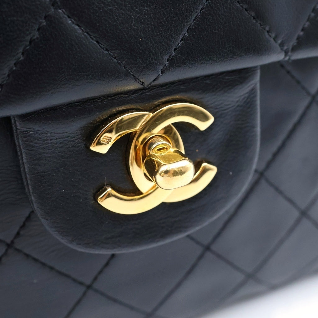 CHANEL(シャネル) マトラッセ25 ダブルフラップ ダブルチェーン ショルダーバッグ カーフスキン ゴールド金具 ブラック A01112 10番台 レディース