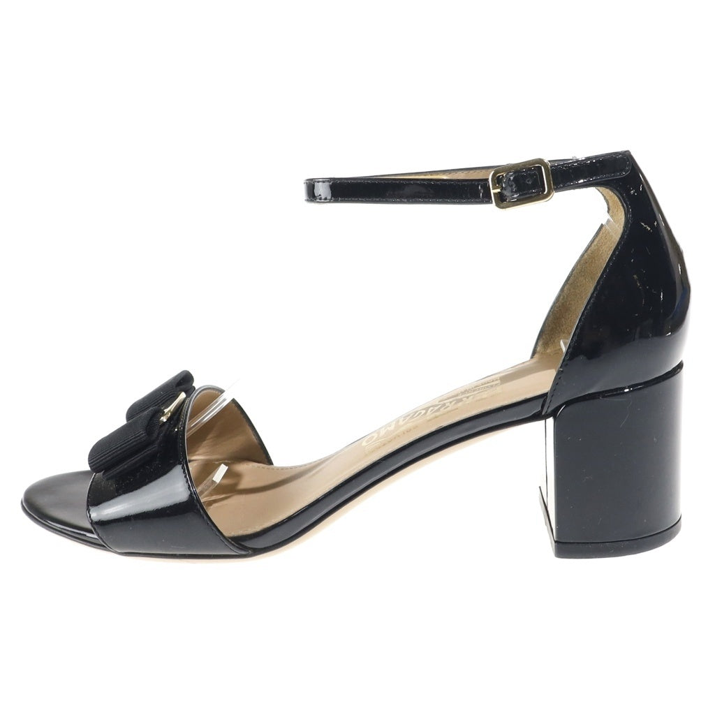 FERRAGAMO(フェラガモ) ヴァラリボン アンクルストラップ ヒール サンダル レザー ブラック/ベージュ レディース