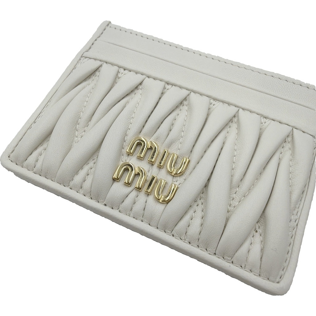 miumiu(ミュウミュウ) マテラッセ カードケース 名刺入れ ホワイト ナッパレザー 5MC076 ゴールド金具 レディース