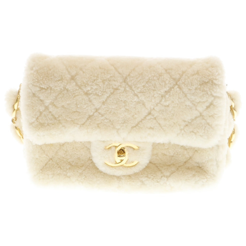 CHANEL(シャネル) マトラッセ シングルフラップ アイボリー シアリング ラムスキン アンティークマット ゴールド金具 プレート AS5193
