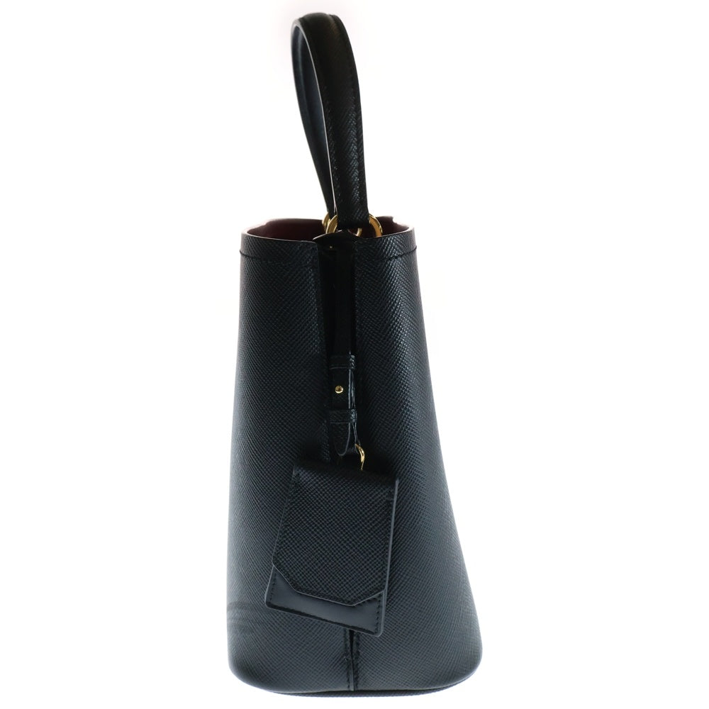 PRADA(プラダ) パニエ サフィアーノレザー トライアングルロゴプレート 2WAY ハンド ショルダーバッグ ゴールド金具 ブラック 1BA212