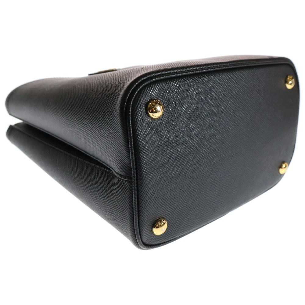 PRADA(プラダ) パニエ サフィアーノレザー トライアングルロゴプレート 2WAY ハンド ショルダーバッグ ゴールド金具 ブラック 1BA212