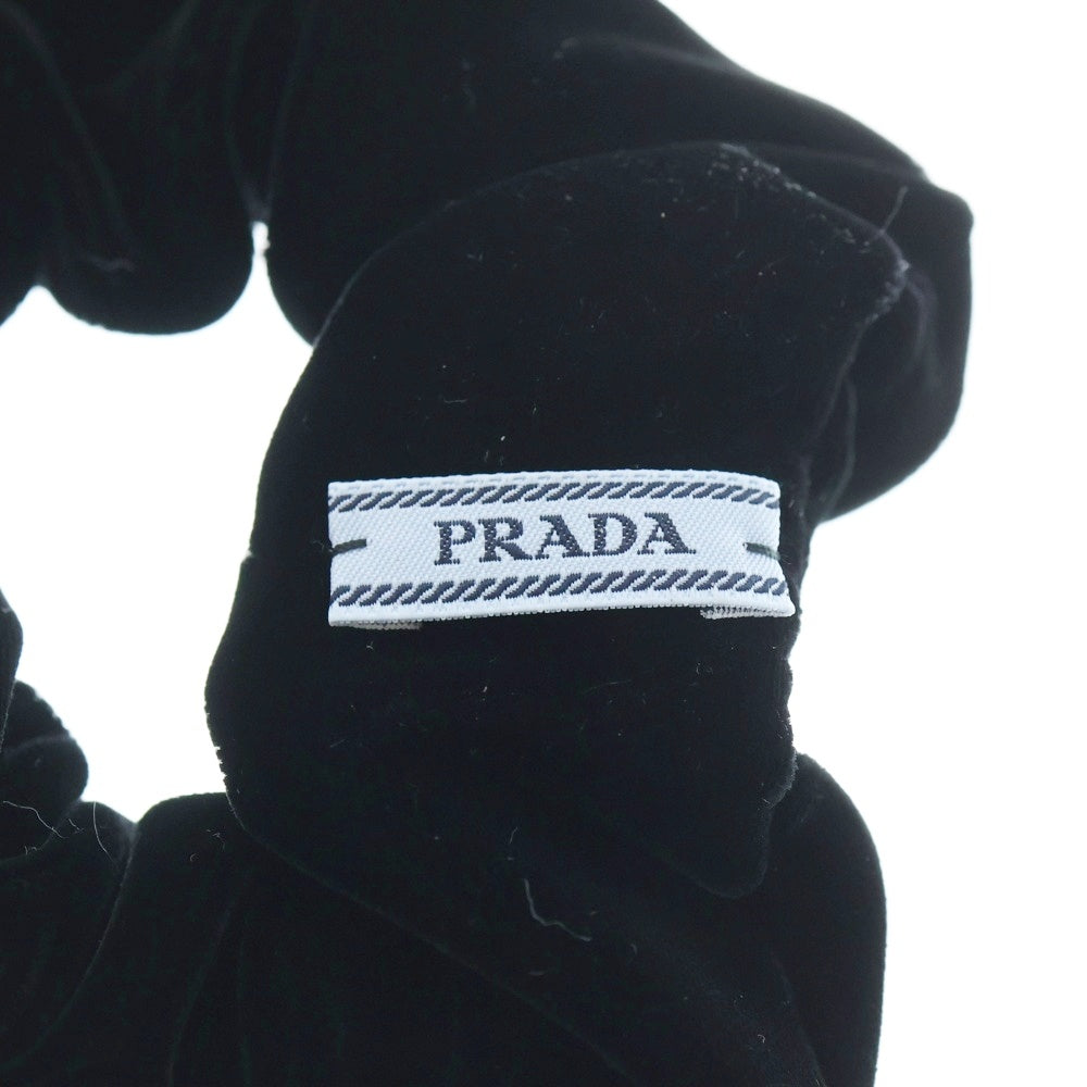 PRADA(プラダ) シュシュ トライアングルロゴ ブラック×ゴールド ベロア 1IF015