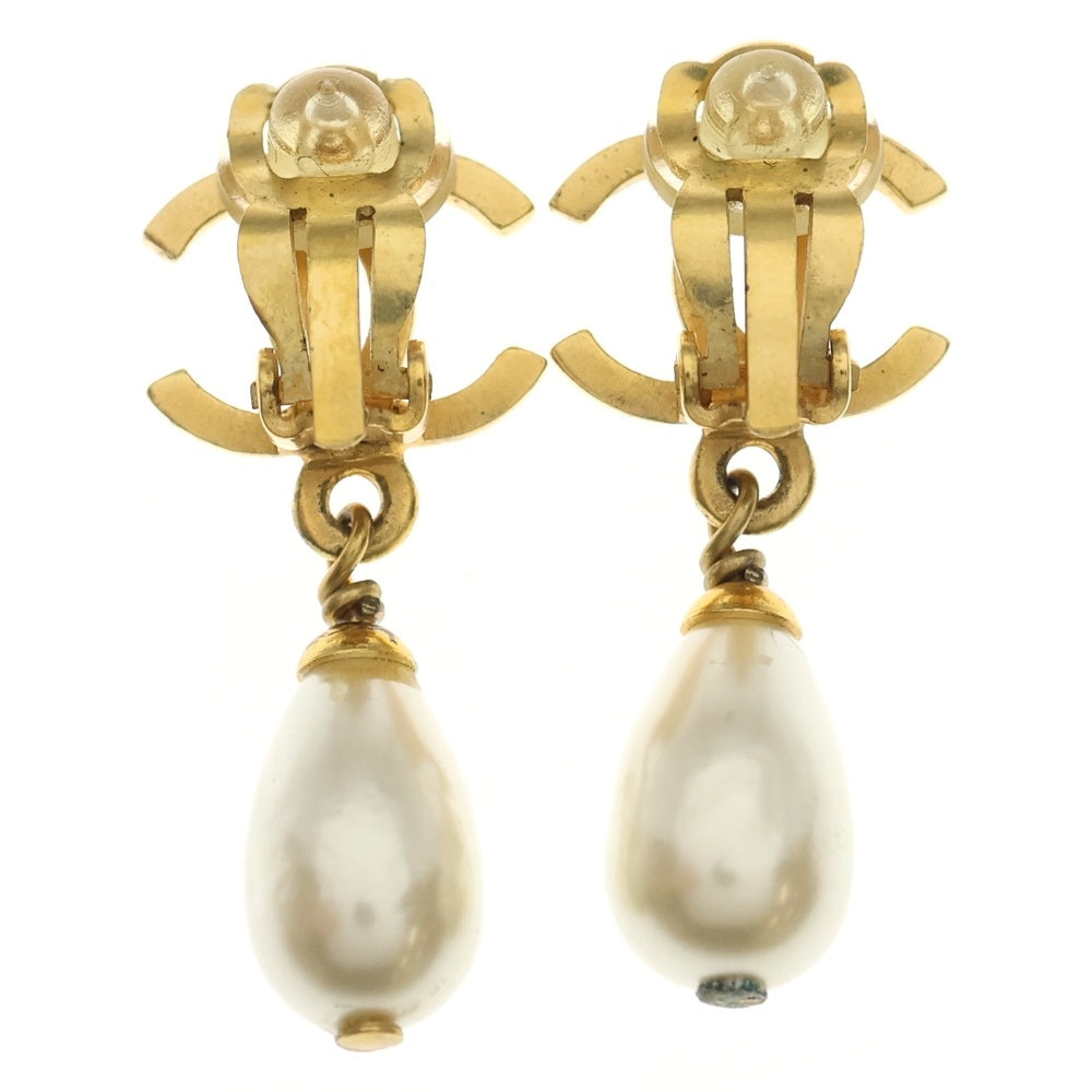 CHANEL ゴールドのダブルCパールイヤリング CHANEL ゴールドのダブルCパールイヤリング CHANEL ゴールドのダブルC