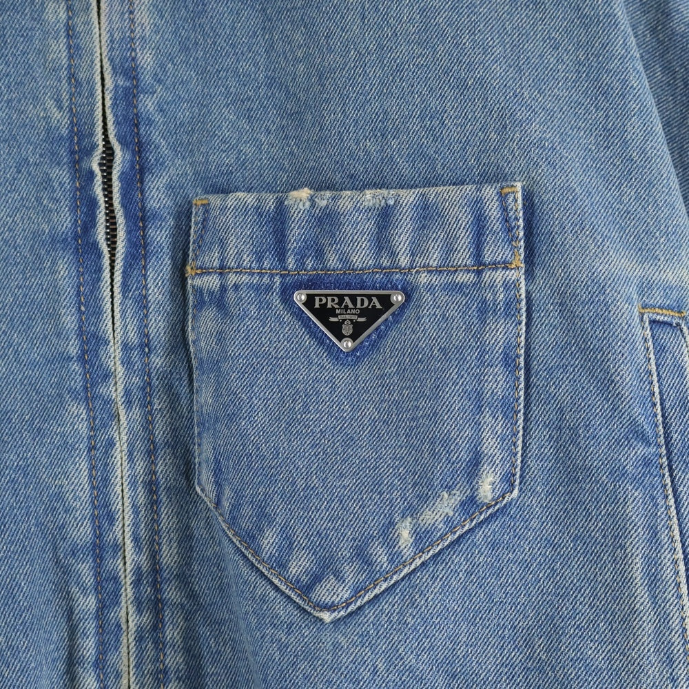 PRADA(プラダ) 23SS トライアングルロゴプレート ヴィンテージ加工 クロップド ショート オーガニック デニム ジップアップ トラッカージャケット インディゴ GFB279 レディース