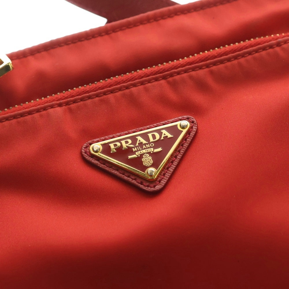 PRADA(プラダ) ロゴプレート　ショルダーバッグ　レッド　ナイロン レディース
